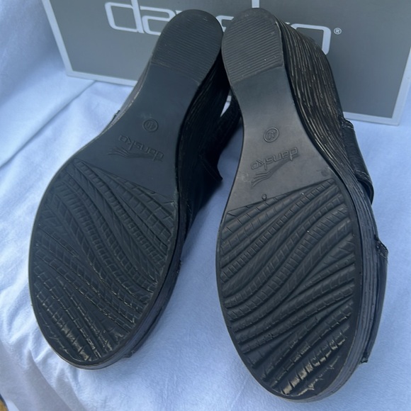 Dansko Womans Vanda Wedge Black Leather Peep Toe Buckle Sandal Size (9.5 US) - Picture 6 of 6